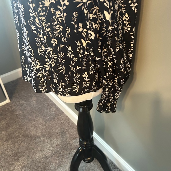 New Women black hi neck dress blouse. Size medium - Picture 2 of 8